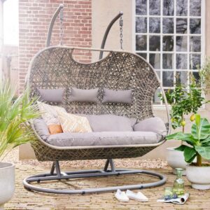 Style your patio with cushions